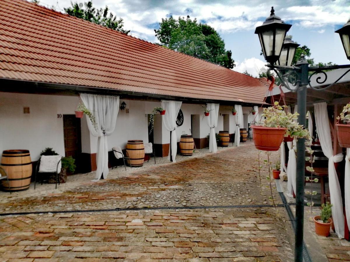 Zamecky Penzion Rotunda Břeclav المظهر الخارجي الصورة