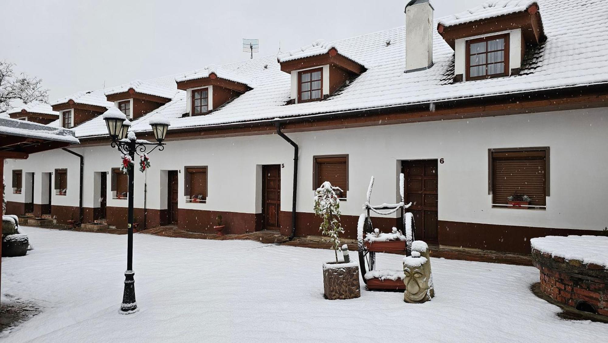 Zamecky Penzion Rotunda Břeclav المظهر الخارجي الصورة