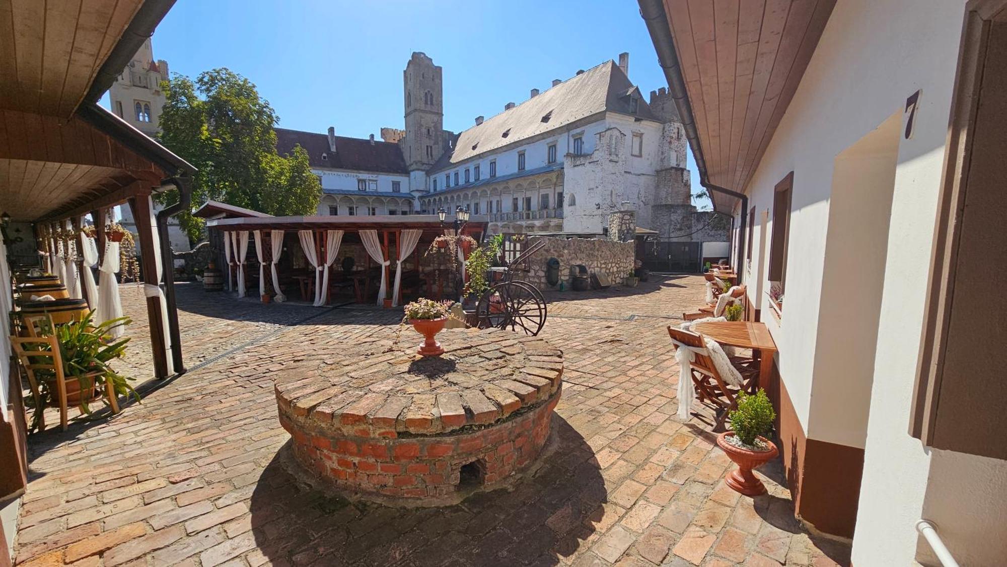 Zamecky Penzion Rotunda Břeclav المظهر الخارجي الصورة